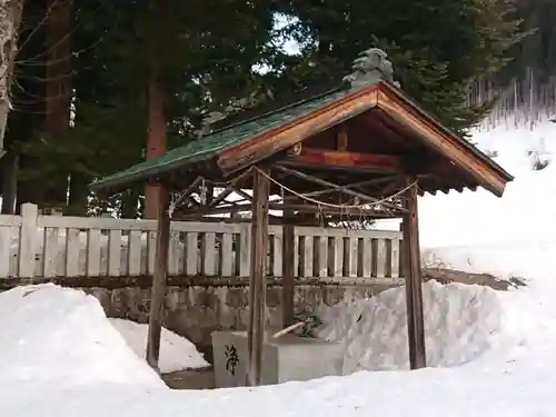 末高白山神社の手水