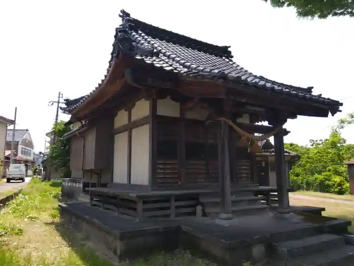 八幡社の{uncategorized: "未分類", other: "その他", undefined: "問題あり", building: "その他建物", grave: "お墓", sacred_gate: "鳥居", guardian: "狛犬", statue: "像", buddha: "仏像", history: "歴史", nature: "自然", garden: "庭園", animal: "動物", pagoda: "塔", temizu: "手水舎", mountain_gate: "山門・神門", sanctuary: "本殿・本堂", subordinate: "末社・摂社", art: "芸術", scenery: "景色", jizo: "地蔵", ema: "絵馬", goshuin: "御朱印", omikuji: "おみくじ", items: "授与品その他", amulet: "お守り", goshuincho: "御朱印帳", eats: "食事", festival: "お祭り", votive_dance: "神楽", shichigosan: "七五三参", wedding: "結婚式", experience: "体験その他", initially: "初詣", around: "周辺", anti_infection: "感染症対策"}