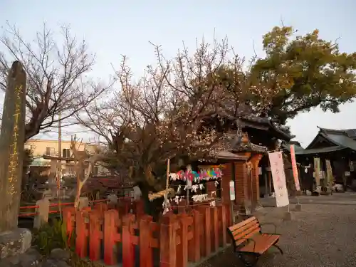 牛嶋天満宮の{uncategorized: "未分類", other: "その他", undefined: "問題あり", building: "その他建物", grave: "お墓", sacred_gate: "鳥居", guardian: "狛犬", statue: "像", buddha: "仏像", history: "歴史", nature: "自然", garden: "庭園", animal: "動物", pagoda: "塔", temizu: "手水舎", mountain_gate: "山門・神門", sanctuary: "本殿・本堂", subordinate: "末社・摂社", art: "芸術", scenery: "景色", jizo: "地蔵", ema: "絵馬", goshuin: "御朱印", omikuji: "おみくじ", items: "授与品その他", amulet: "お守り", goshuincho: "御朱印帳", eats: "食事", festival: "お祭り", votive_dance: "神楽", shichigosan: "七五三参", wedding: "結婚式", experience: "体験その他", initially: "初詣", around: "周辺", anti_infection: "感染症対策"}