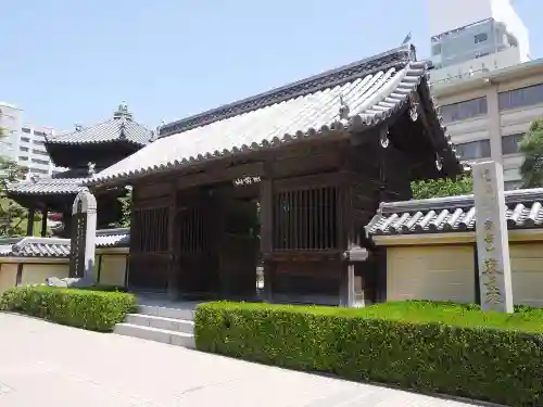 東長寺の山門