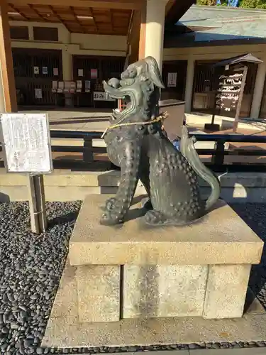 三重縣護國神社の狛犬