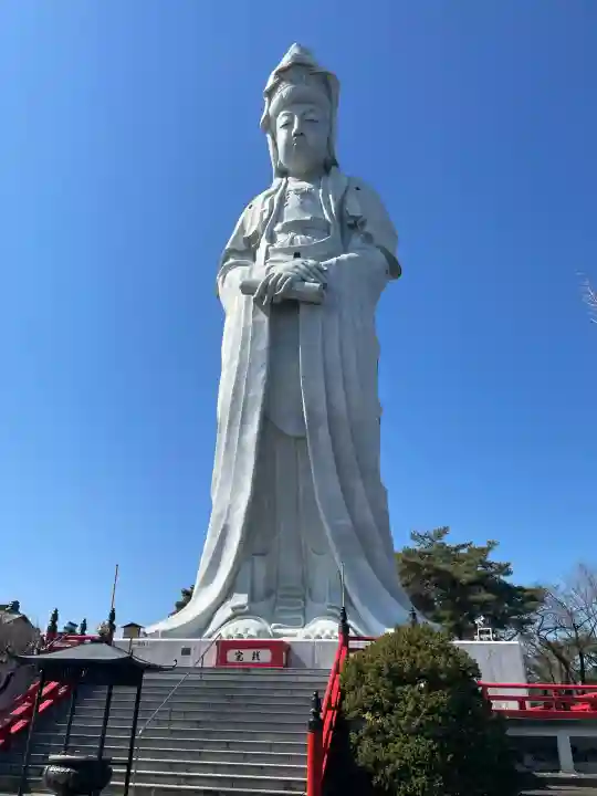 観音山慈眼院(高崎観音)の{uncategorized: "未分類", other: "その他", undefined: "問題あり", building: "その他建物", grave: "お墓", sacred_gate: "鳥居", guardian: "狛犬", statue: "像", buddha: "仏像", history: "歴史", nature: "自然", garden: "庭園", animal: "動物", pagoda: "塔", temizu: "手水舎", mountain_gate: "山門・神門", sanctuary: "本殿・本堂", subordinate: "末社・摂社", art: "芸術", scenery: "景色", jizo: "地蔵", ema: "絵馬", goshuin: "御朱印", omikuji: "おみくじ", items: "授与品その他", amulet: "お守り", goshuincho: "御朱印帳", eats: "食事", festival: "お祭り", votive_dance: "神楽", shichigosan: "七五三参", wedding: "結婚式", experience: "体験その他", initially: "初詣", around: "周辺", anti_infection: "感染症対策"}