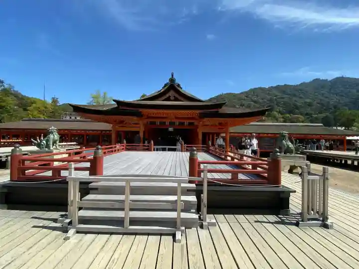 厳島神社の{uncategorized: "未分類", other: "その他", undefined: "問題あり", building: "その他建物", grave: "お墓", sacred_gate: "鳥居", guardian: "狛犬", statue: "像", buddha: "仏像", history: "歴史", nature: "自然", garden: "庭園", animal: "動物", pagoda: "塔", temizu: "手水舎", mountain_gate: "山門・神門", sanctuary: "本殿・本堂", subordinate: "末社・摂社", art: "芸術", scenery: "景色", jizo: "地蔵", ema: "絵馬", goshuin: "御朱印", omikuji: "おみくじ", items: "授与品その他", amulet: "お守り", goshuincho: "御朱印帳", eats: "食事", festival: "お祭り", votive_dance: "神楽", shichigosan: "七五三参", wedding: "結婚式", experience: "体験その他", initially: "初詣", around: "周辺", anti_infection: "感染症対策"}