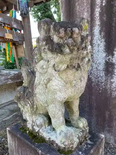 稗田野神社(薭田野神社)の狛犬