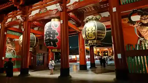 浅草寺の山門