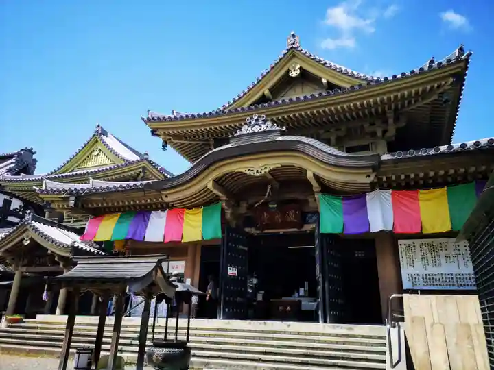 善光寺大勧進の本殿・本堂