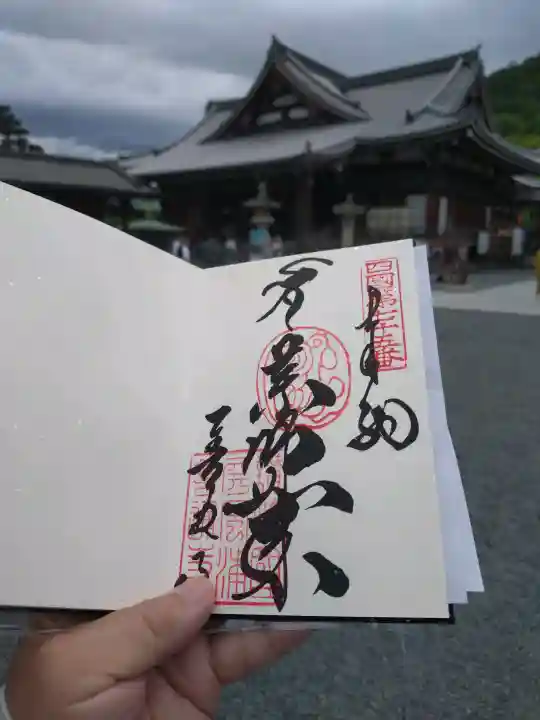 善通寺の{uncategorized: "未分類", other: "その他", undefined: "問題あり", building: "その他建物", grave: "お墓", sacred_gate: "鳥居", guardian: "狛犬", statue: "像", buddha: "仏像", history: "歴史", nature: "自然", garden: "庭園", animal: "動物", pagoda: "塔", temizu: "手水舎", mountain_gate: "山門・神門", sanctuary: "本殿・本堂", subordinate: "末社・摂社", art: "芸術", scenery: "景色", jizo: "地蔵", ema: "絵馬", goshuin: "御朱印", omikuji: "おみくじ", items: "授与品その他", amulet: "お守り", goshuincho: "御朱印帳", eats: "食事", festival: "お祭り", votive_dance: "神楽", shichigosan: "七五三参", wedding: "結婚式", experience: "体験その他", initially: "初詣", around: "周辺", anti_infection: "感染症対策"}