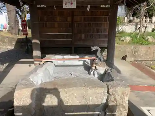 闘鶏神社の手水舎