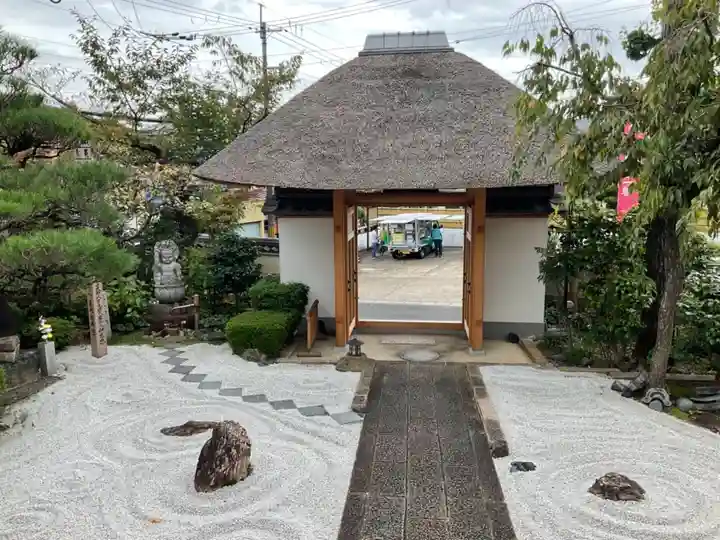 西光院の山門・神門