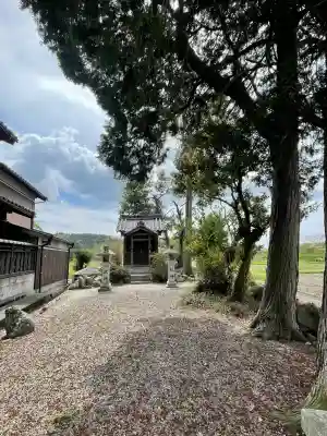 八坂神社 (日野町木津)の{uncategorized: "未分類", other: "その他", undefined: "問題あり", building: "その他建物", grave: "お墓", sacred_gate: "鳥居", guardian: "狛犬", statue: "像", buddha: "仏像", history: "歴史", nature: "自然", garden: "庭園", animal: "動物", pagoda: "塔", temizu: "手水舎", mountain_gate: "山門・神門", sanctuary: "本殿・本堂", subordinate: "末社・摂社", art: "芸術", scenery: "景色", jizo: "地蔵", ema: "絵馬", goshuin: "御朱印", omikuji: "おみくじ", items: "授与品その他", amulet: "お守り", goshuincho: "御朱印帳", eats: "食事", festival: "お祭り", votive_dance: "神楽", shichigosan: "七五三参", wedding: "結婚式", experience: "体験その他", initially: "初詣", around: "周辺", anti_infection: "感染症対策"}
