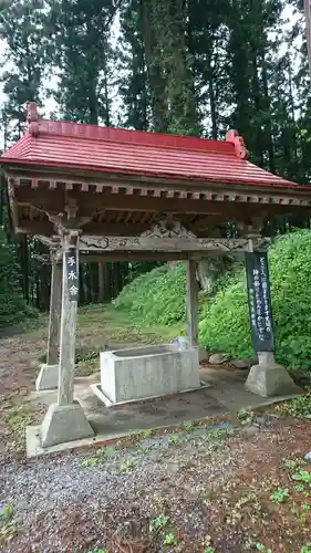 入谷八幡神社の手水舎