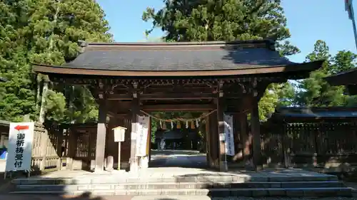 雄山神社前立社壇の山門・神門
