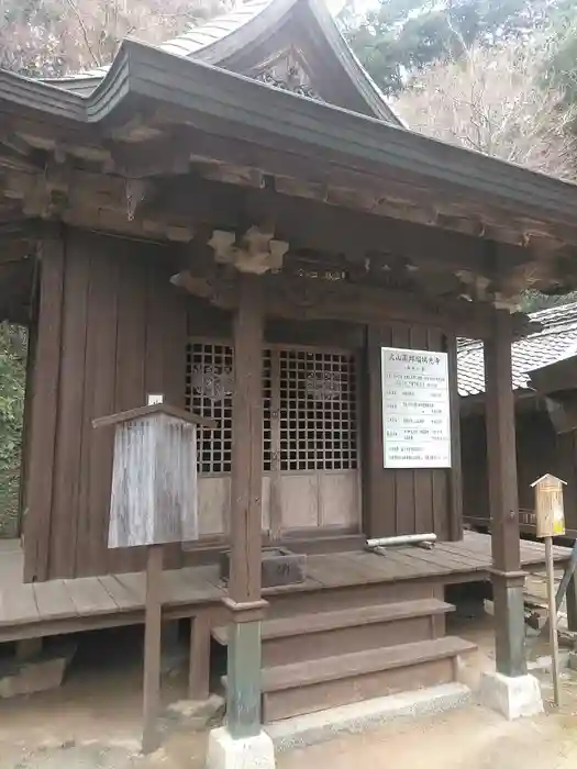 瑠璃光寺の本殿