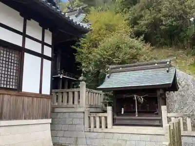 八幡神社の{uncategorized: "未分類", other: "その他", undefined: "問題あり", building: "その他建物", grave: "お墓", sacred_gate: "鳥居", guardian: "狛犬", statue: "像", buddha: "仏像", history: "歴史", nature: "自然", garden: "庭園", animal: "動物", pagoda: "塔", temizu: "手水舎", mountain_gate: "山門・神門", sanctuary: "本殿・本堂", subordinate: "末社・摂社", art: "芸術", scenery: "景色", jizo: "地蔵", ema: "絵馬", goshuin: "御朱印", omikuji: "おみくじ", items: "授与品その他", amulet: "お守り", goshuincho: "御朱印帳", eats: "食事", festival: "お祭り", votive_dance: "神楽", shichigosan: "七五三参", wedding: "結婚式", experience: "体験その他", initially: "初詣", around: "周辺", anti_infection: "感染症対策"}