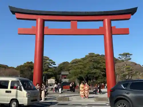 鶴岡八幡宮の{uncategorized: "未分類", other: "その他", undefined: "問題あり", building: "その他建物", grave: "お墓", sacred_gate: "鳥居", guardian: "狛犬", statue: "像", buddha: "仏像", history: "歴史", nature: "自然", garden: "庭園", animal: "動物", pagoda: "塔", temizu: "手水舎", mountain_gate: "山門・神門", sanctuary: "本殿・本堂", subordinate: "末社・摂社", art: "芸術", scenery: "景色", jizo: "地蔵", ema: "絵馬", goshuin: "御朱印", omikuji: "おみくじ", items: "授与品その他", amulet: "お守り", goshuincho: "御朱印帳", eats: "食事", festival: "お祭り", votive_dance: "神楽", shichigosan: "七五三参", wedding: "結婚式", experience: "体験その他", initially: "初詣", around: "周辺", anti_infection: "感染症対策"}