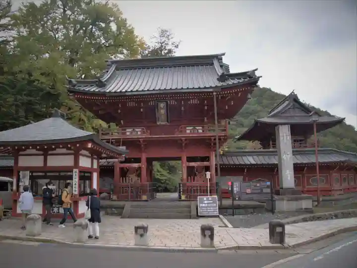 中禅寺の山門・神門