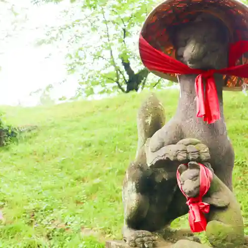 鶴ケ城稲荷神社の像