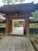 信綱寺の山門・神門