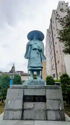 築地本願寺(本願寺築地別院)の像
