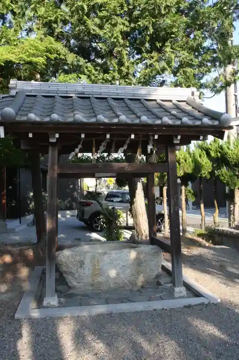 皇小津神社の手水舎