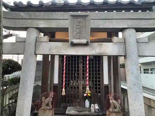 豊川稲荷の鳥居