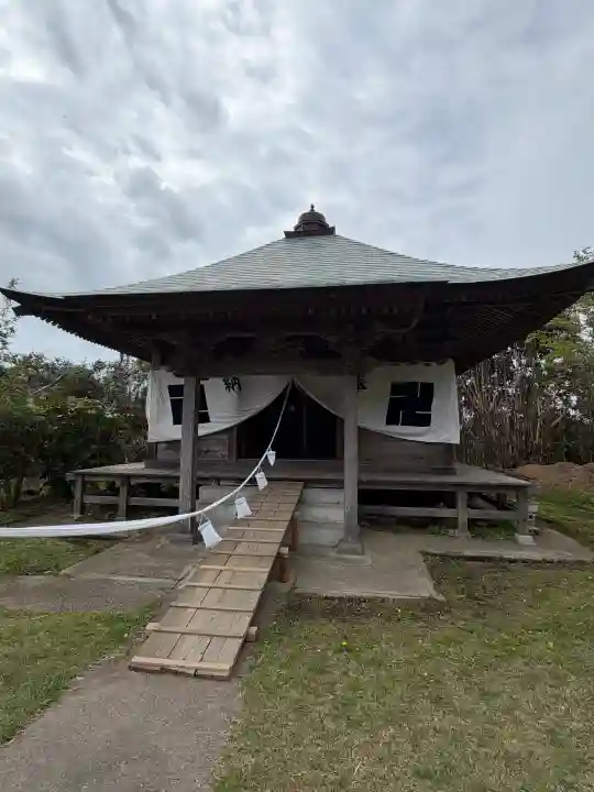興禅寺の{uncategorized: "未分類", other: "その他", undefined: "問題あり", building: "その他建物", grave: "お墓", sacred_gate: "鳥居", guardian: "狛犬", statue: "像", buddha: "仏像", history: "歴史", nature: "自然", garden: "庭園", animal: "動物", pagoda: "塔", temizu: "手水舎", mountain_gate: "山門・神門", sanctuary: "本殿・本堂", subordinate: "末社・摂社", art: "芸術", scenery: "景色", jizo: "地蔵", ema: "絵馬", goshuin: "御朱印", omikuji: "おみくじ", items: "授与品その他", amulet: "お守り", goshuincho: "御朱印帳", eats: "食事", festival: "お祭り", votive_dance: "神楽", shichigosan: "七五三参", wedding: "結婚式", experience: "体験その他", initially: "初詣", around: "周辺", anti_infection: "感染症対策"}