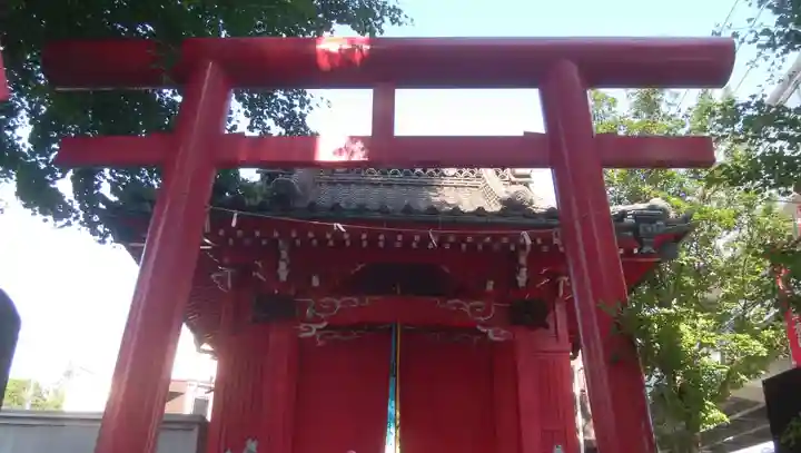赤稲荷神社の鳥居
