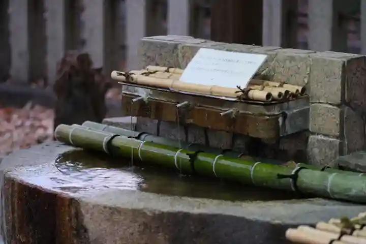 泉穴師神社の手水舎