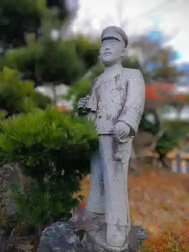 青塚社（北方町）の像