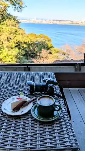 江島神社の{uncategorized: "未分類", other: "その他", undefined: "問題あり", building: "その他建物", grave: "お墓", sacred_gate: "鳥居", guardian: "狛犬", statue: "像", buddha: "仏像", history: "歴史", nature: "自然", garden: "庭園", animal: "動物", pagoda: "塔", temizu: "手水舎", mountain_gate: "山門・神門", sanctuary: "本殿・本堂", subordinate: "末社・摂社", art: "芸術", scenery: "景色", jizo: "地蔵", ema: "絵馬", goshuin: "御朱印", omikuji: "おみくじ", items: "授与品その他", amulet: "お守り", goshuincho: "御朱印帳", eats: "食事", festival: "お祭り", votive_dance: "神楽", shichigosan: "七五三参", wedding: "結婚式", experience: "体験その他", initially: "初詣", around: "周辺", anti_infection: "感染症対策"}