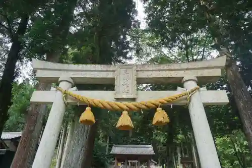 三輪神社の鳥居