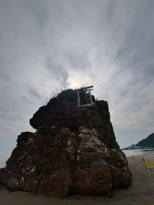 稲佐の浜 弁天島(島根県)