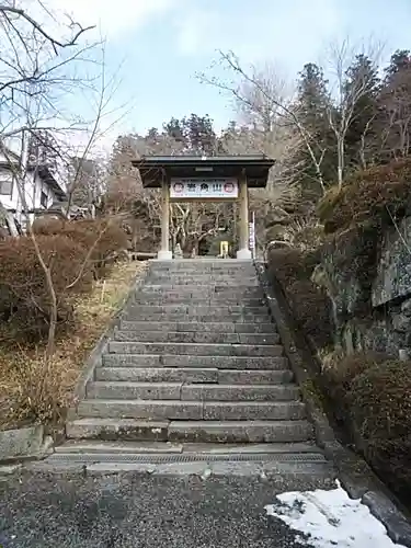 岩角山 岩角寺の山門