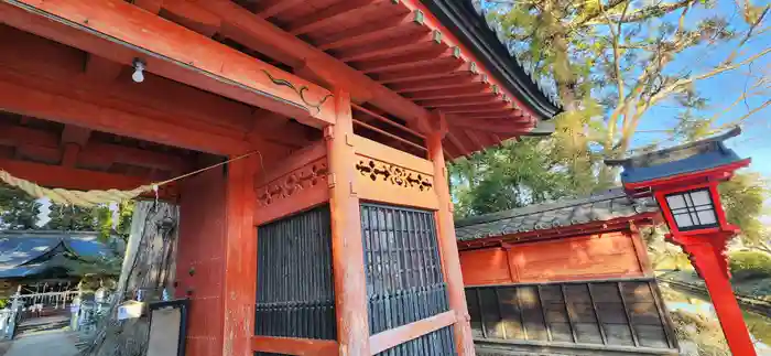 涼ケ岡八幡神社の山門