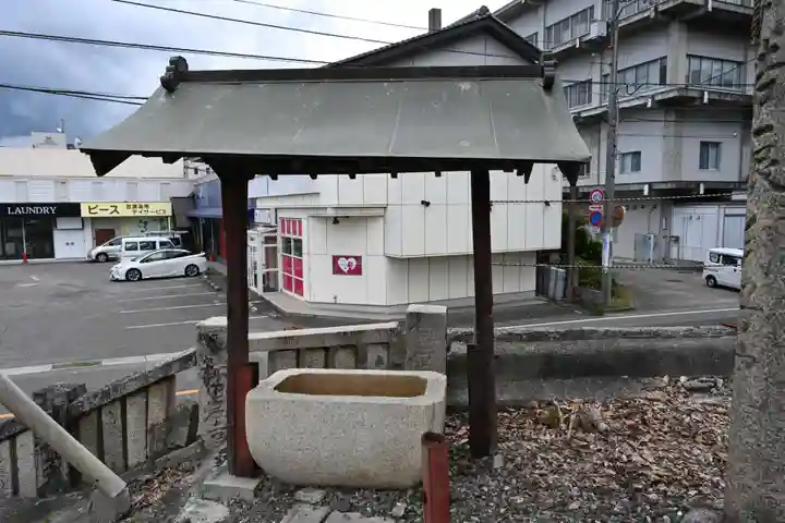 建神社の手水舎