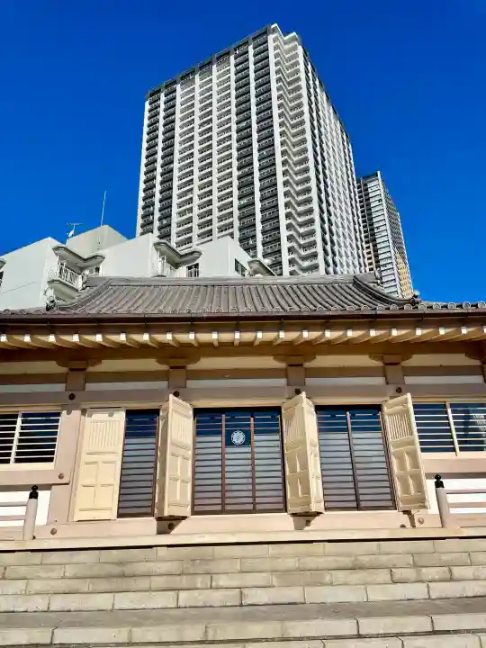 本教寺の{uncategorized: "未分類", other: "その他", undefined: "問題あり", building: "その他建物", grave: "お墓", sacred_gate: "鳥居", guardian: "狛犬", statue: "像", buddha: "仏像", history: "歴史", nature: "自然", garden: "庭園", animal: "動物", pagoda: "塔", temizu: "手水舎", mountain_gate: "山門・神門", sanctuary: "本殿・本堂", subordinate: "末社・摂社", art: "芸術", scenery: "景色", jizo: "地蔵", ema: "絵馬", goshuin: "御朱印", omikuji: "おみくじ", items: "授与品その他", amulet: "お守り", goshuincho: "御朱印帳", eats: "食事", festival: "お祭り", votive_dance: "神楽", shichigosan: "七五三参", wedding: "結婚式", experience: "体験その他", initially: "初詣", around: "周辺", anti_infection: "感染症対策"}