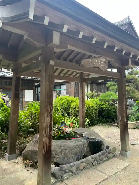 平等寺(三輪山平等寺)の手水舎