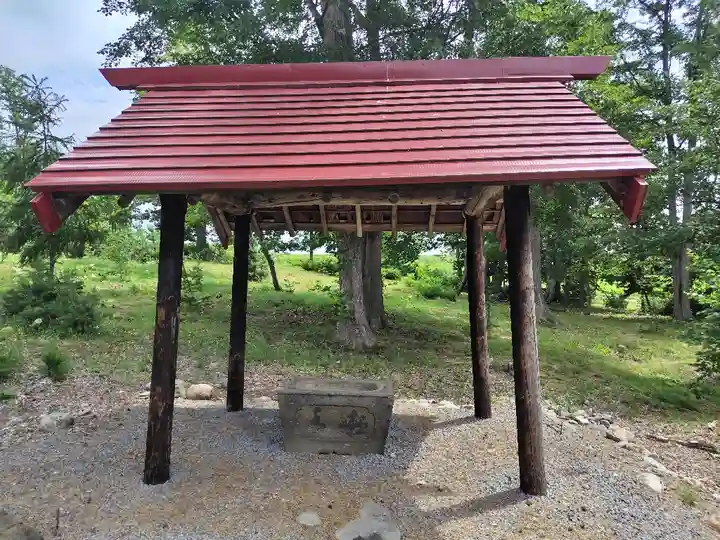 共成神社の手水舎