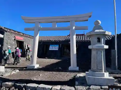 富士山頂上浅間大社奥宮の鳥居