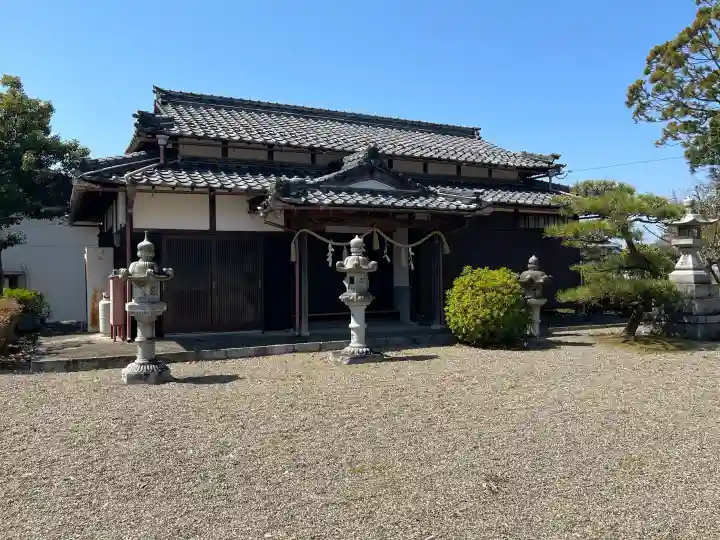 下多良神社の{uncategorized: "未分類", other: "その他", undefined: "問題あり", building: "その他建物", grave: "お墓", sacred_gate: "鳥居", guardian: "狛犬", statue: "像", buddha: "仏像", history: "歴史", nature: "自然", garden: "庭園", animal: "動物", pagoda: "塔", temizu: "手水舎", mountain_gate: "山門・神門", sanctuary: "本殿・本堂", subordinate: "末社・摂社", art: "芸術", scenery: "景色", jizo: "地蔵", ema: "絵馬", goshuin: "御朱印", omikuji: "おみくじ", items: "授与品その他", amulet: "お守り", goshuincho: "御朱印帳", eats: "食事", festival: "お祭り", votive_dance: "神楽", shichigosan: "七五三参", wedding: "結婚式", experience: "体験その他", initially: "初詣", around: "周辺", anti_infection: "感染症対策"}