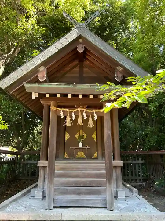 大鳥美波比神社(大鳥大社境内摂社)の{uncategorized: "未分類", other: "その他", undefined: "問題あり", building: "その他建物", grave: "お墓", sacred_gate: "鳥居", guardian: "狛犬", statue: "像", buddha: "仏像", history: "歴史", nature: "自然", garden: "庭園", animal: "動物", pagoda: "塔", temizu: "手水舎", mountain_gate: "山門・神門", sanctuary: "本殿・本堂", subordinate: "末社・摂社", art: "芸術", scenery: "景色", jizo: "地蔵", ema: "絵馬", goshuin: "御朱印", omikuji: "おみくじ", items: "授与品その他", amulet: "お守り", goshuincho: "御朱印帳", eats: "食事", festival: "お祭り", votive_dance: "神楽", shichigosan: "七五三参", wedding: "結婚式", experience: "体験その他", initially: "初詣", around: "周辺", anti_infection: "感染症対策"}
