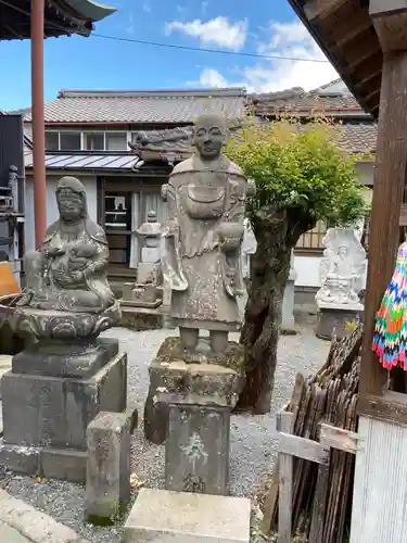 明王寺の像