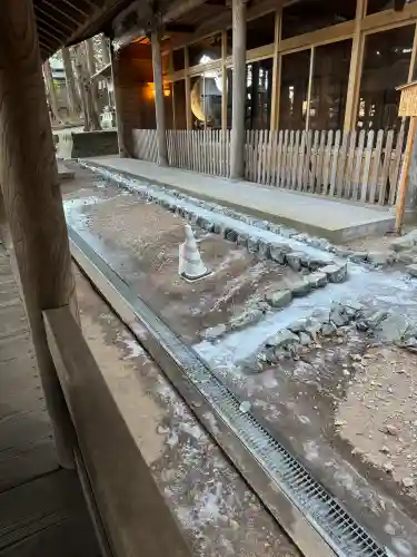 諏訪大社の{uncategorized: "未分類", other: "その他", undefined: "問題あり", building: "その他建物", grave: "お墓", sacred_gate: "鳥居", guardian: "狛犬", statue: "像", buddha: "仏像", history: "歴史", nature: "自然", garden: "庭園", animal: "動物", pagoda: "塔", temizu: "手水舎", mountain_gate: "山門・神門", sanctuary: "本殿・本堂", subordinate: "末社・摂社", art: "芸術", scenery: "景色", jizo: "地蔵", ema: "絵馬", goshuin: "御朱印", omikuji: "おみくじ", items: "授与品その他", amulet: "お守り", goshuincho: "御朱印帳", eats: "食事", festival: "お祭り", votive_dance: "神楽", shichigosan: "七五三参", wedding: "結婚式", experience: "体験その他", initially: "初詣", around: "周辺", anti_infection: "感染症対策"}