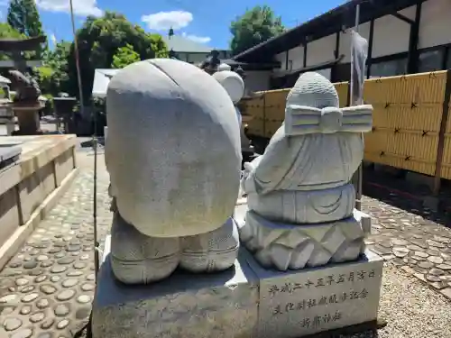 新羅神社の像