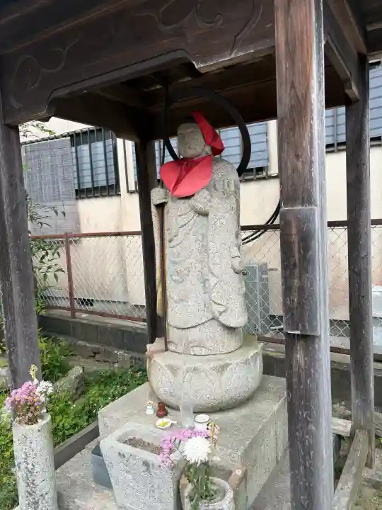遍照寺の{uncategorized: "未分類", other: "その他", undefined: "問題あり", building: "その他建物", grave: "お墓", sacred_gate: "鳥居", guardian: "狛犬", statue: "像", buddha: "仏像", history: "歴史", nature: "自然", garden: "庭園", animal: "動物", pagoda: "塔", temizu: "手水舎", mountain_gate: "山門・神門", sanctuary: "本殿・本堂", subordinate: "末社・摂社", art: "芸術", scenery: "景色", jizo: "地蔵", ema: "絵馬", goshuin: "御朱印", omikuji: "おみくじ", items: "授与品その他", amulet: "お守り", goshuincho: "御朱印帳", eats: "食事", festival: "お祭り", votive_dance: "神楽", shichigosan: "七五三参", wedding: "結婚式", experience: "体験その他", initially: "初詣", around: "周辺", anti_infection: "感染症対策"}