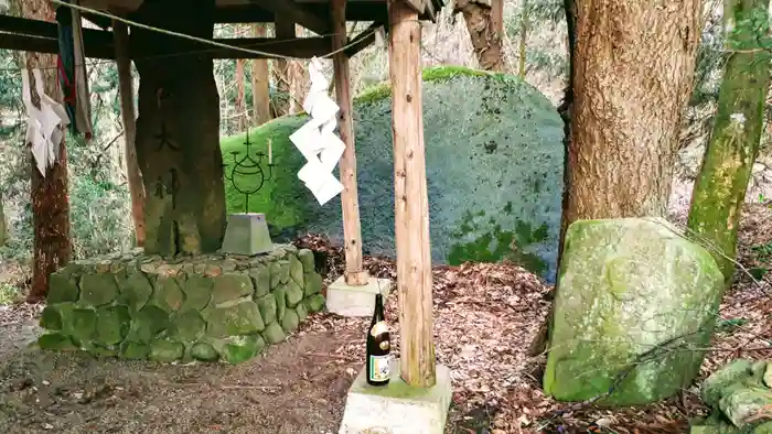 大石神社の本殿