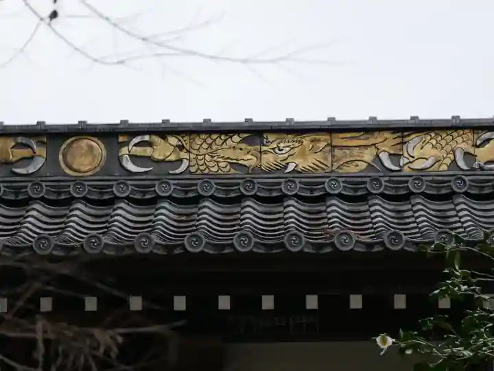 目の霊山 油山寺の山門・神門