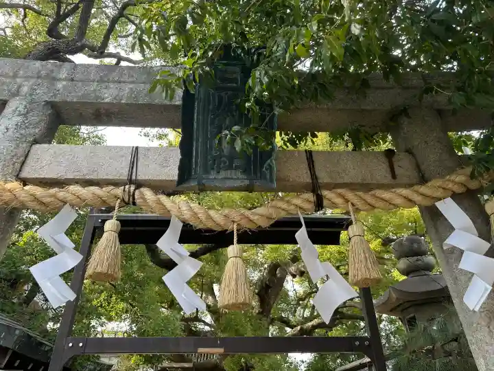 三島神社の{uncategorized: "未分類", other: "その他", undefined: "問題あり", building: "その他建物", grave: "お墓", sacred_gate: "鳥居", guardian: "狛犬", statue: "像", buddha: "仏像", history: "歴史", nature: "自然", garden: "庭園", animal: "動物", pagoda: "塔", temizu: "手水舎", mountain_gate: "山門・神門", sanctuary: "本殿・本堂", subordinate: "末社・摂社", art: "芸術", scenery: "景色", jizo: "地蔵", ema: "絵馬", goshuin: "御朱印", omikuji: "おみくじ", items: "授与品その他", amulet: "お守り", goshuincho: "御朱印帳", eats: "食事", festival: "お祭り", votive_dance: "神楽", shichigosan: "七五三参", wedding: "結婚式", experience: "体験その他", initially: "初詣", around: "周辺", anti_infection: "感染症対策"}