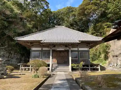 津慶寺の本殿・本堂