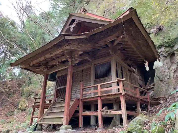 立岩観音堂の本殿・本堂